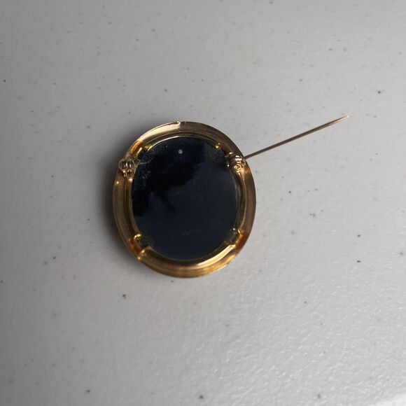 Vintage Cameo Brooches Ornate Gold Tone Oval Carved Resin Pin Jewelry Lot of 2 - Picture 7 of 13